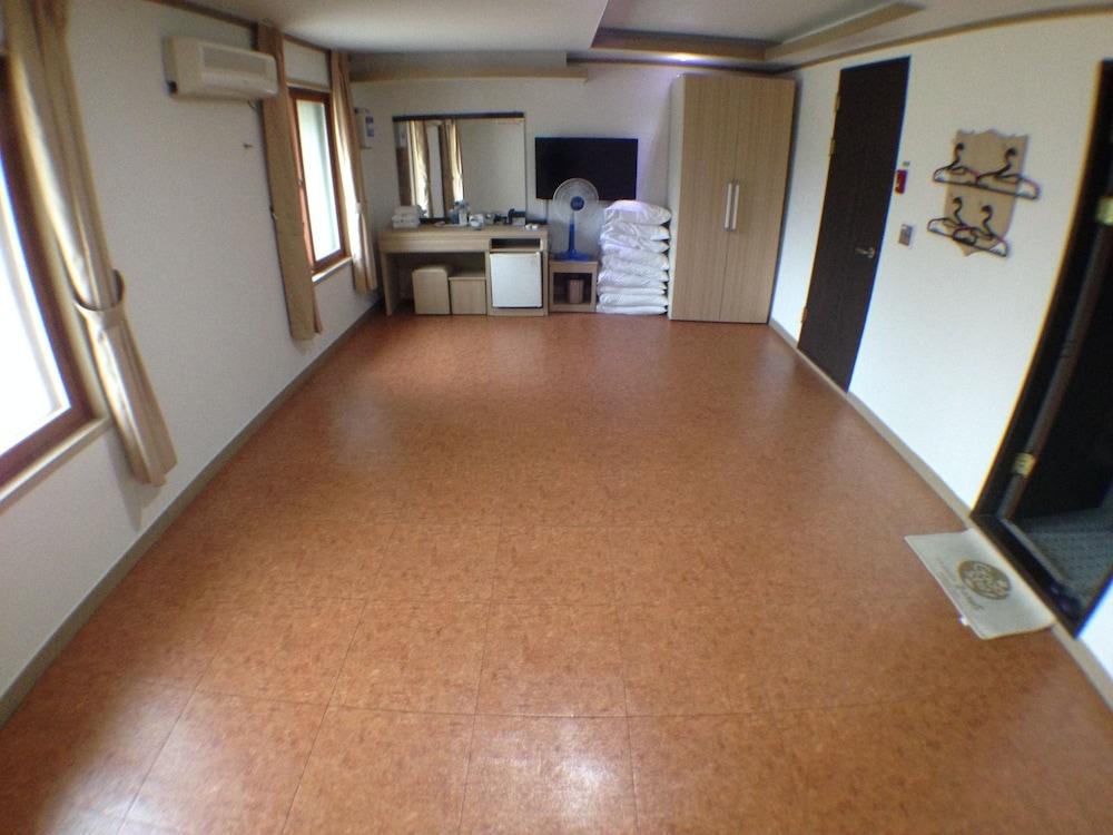 ซวนโบ ไซปัน ฮอตสปริง โฮเต็ล Motel ชองจู ภายนอก รูปภาพ