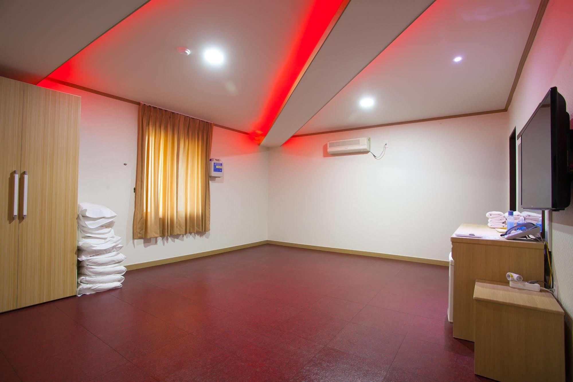 ซวนโบ ไซปัน ฮอตสปริง โฮเต็ล Motel ชองจู ภายนอก รูปภาพ